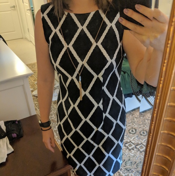 *NEW Shift Dress w/ Necklace - Picture 3 of 7